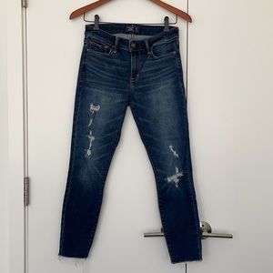 ⬇️A+F DISTRESSED HARPER SKINNY ANKLE JEAN